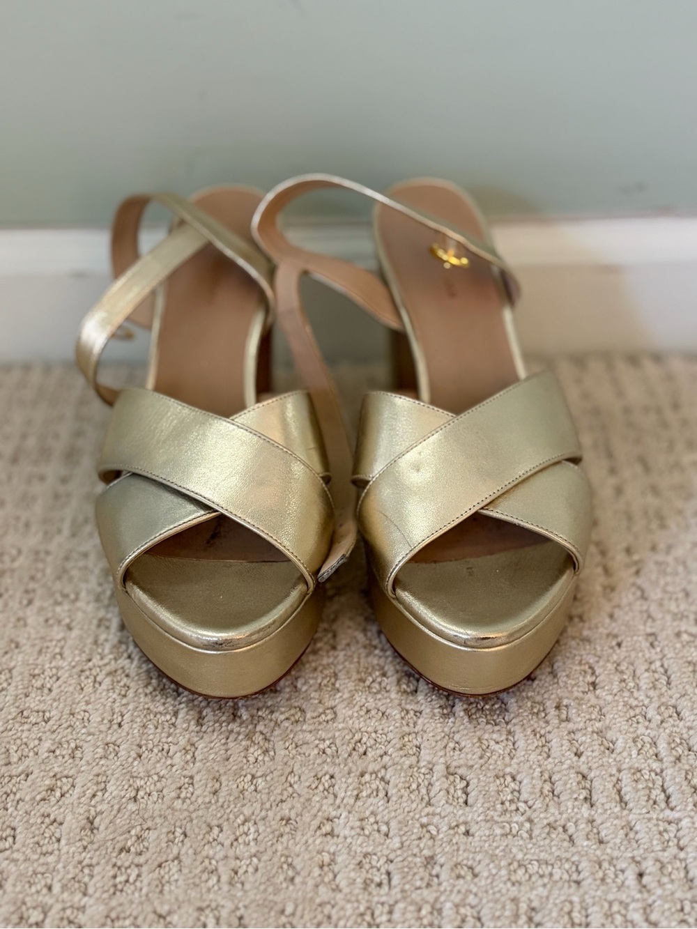 Stuart Weitzman IVONA Gold Cross-Strap Platform Sandals